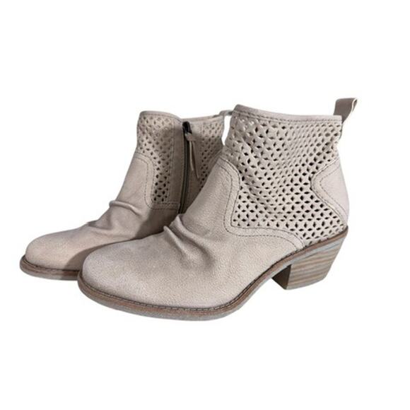 "SOFT" Slouch Suede Western Booties Cutout Detail Sz 6 Farm Girl Cowgirl Rodeo - Picture 1 of 13